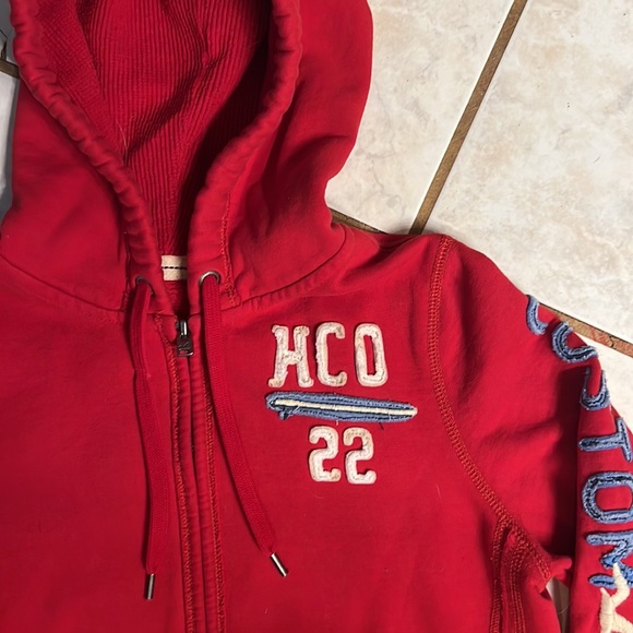 Hollister - Picture 2 of 6